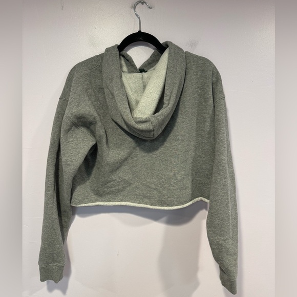 Grey crop Wild Fable sweatshirt - Picture 3 of 3